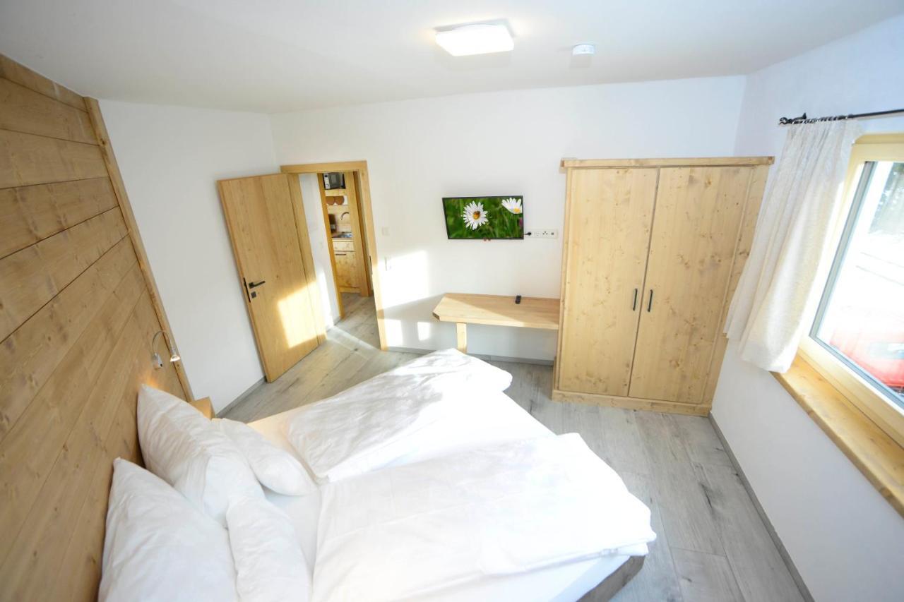 Birklstueberl Restaurant Und Appartement เซเฟลด์ อิน ทิโรล ภายนอก รูปภาพ