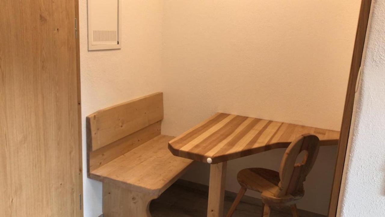 Birklstueberl Restaurant Und Appartement เซเฟลด์ อิน ทิโรล ภายนอก รูปภาพ